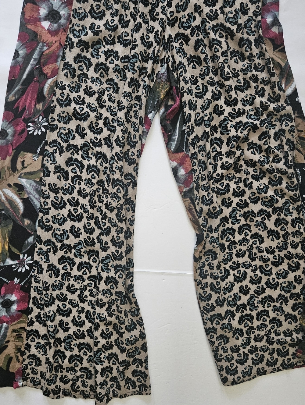 Free People"In the mix" Wide Leg Pants, cheetah floral Sz M - Picture 4 of 6